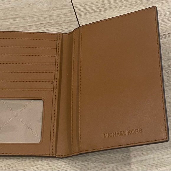 PASSPORT WALLET CASE, Michael Kors Jet Set - Picture 5 of 6